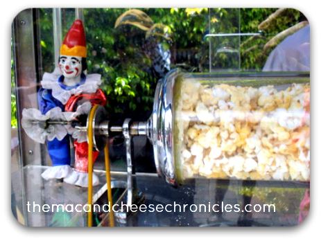 Popcorn Clown, More popcorn stand photos from Disneyland. E…